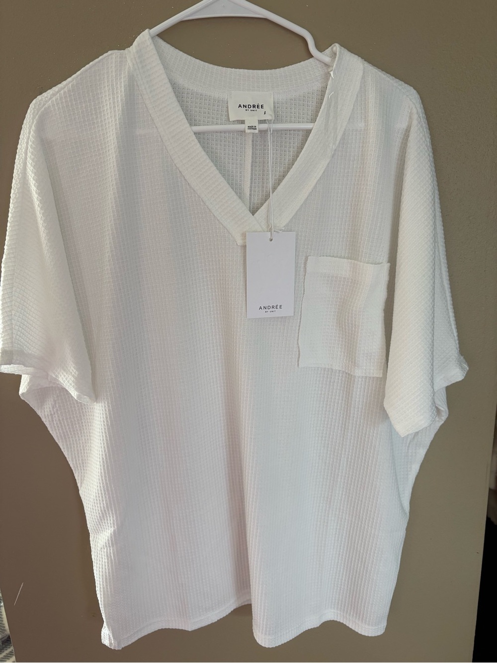 ANDREE BY UNIT White Waffle V-Neck Short Sleeve Tee